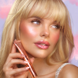 Rubor Glowgasm Beauty Blush Wand en tono Pinkgasm - Charlotte Tilbury