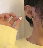 Aretes carita feliz blanco y verde N31