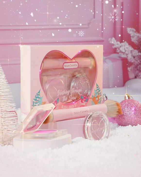Blushing Through The Snow Blush & Brush Set  Edición Limitada Navidad - Beauty Creations