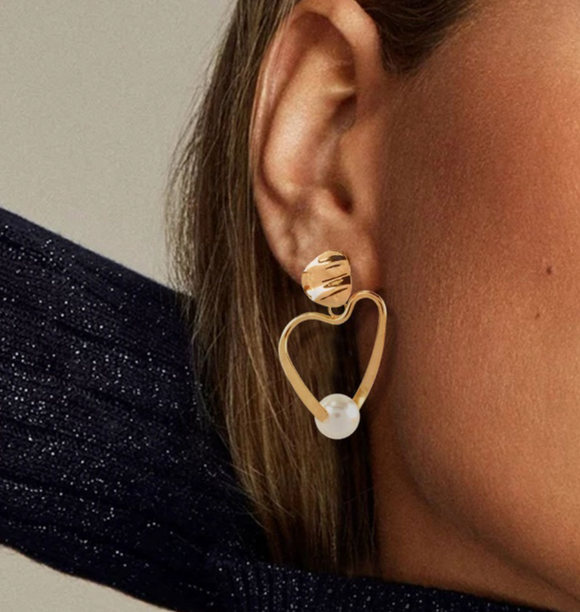 Aretes corazón dorado con perla N25