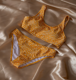 Traje de baño amarillo de 3 piezas con falda
